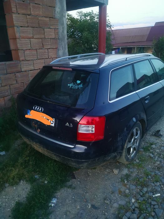 Vând audi a4 b6 pentru piese!