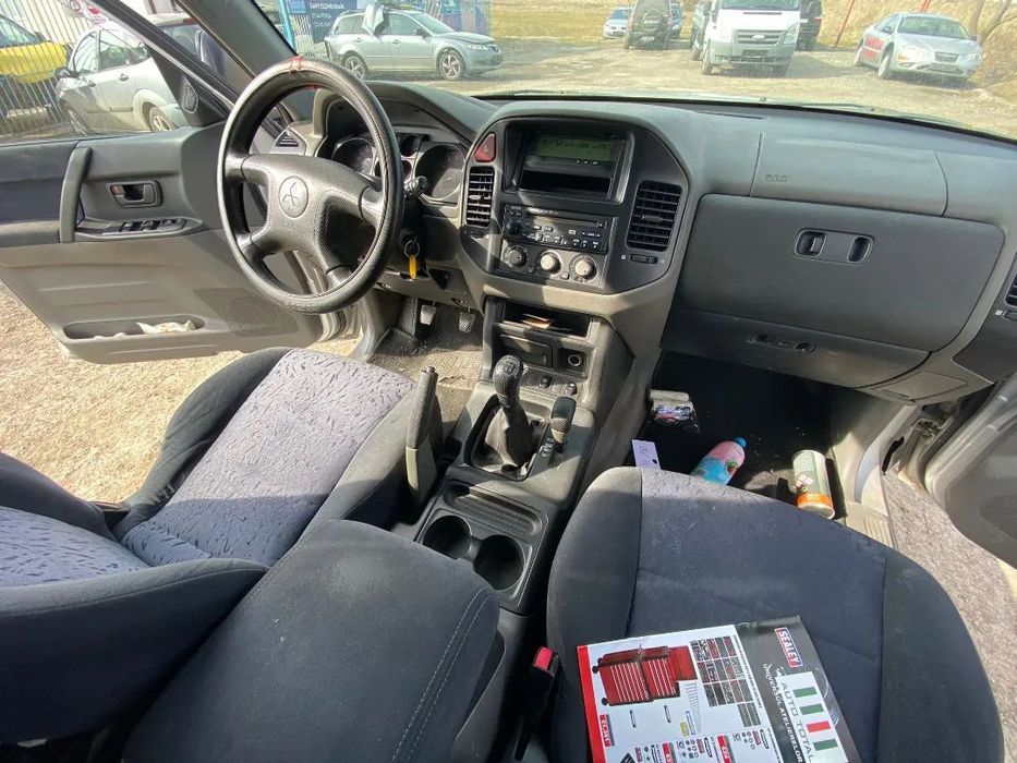 Dezmembrez Mitsubishi Pajero
