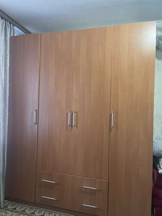 Продам шкаф спальный