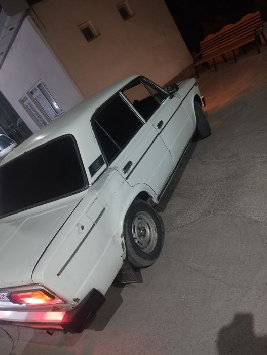 Lada 2106 sotladi