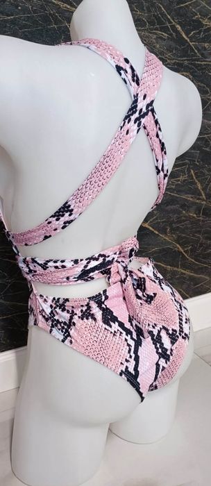 Costum de baie întreg, decupat la spate, nou, transport inclus