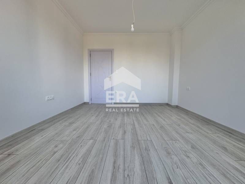 Тристаен апартамент, напълно отремонтиран и готов за нанасяне в кв. Ча