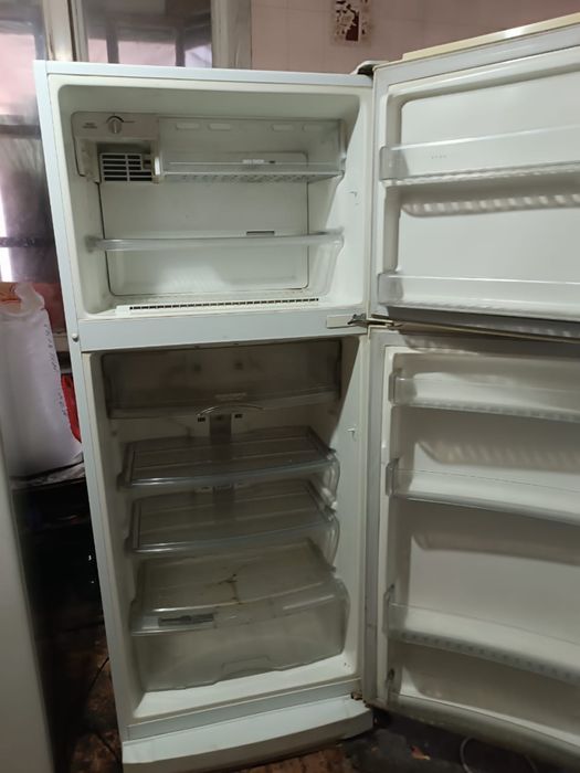 Двухкамерный холодильник