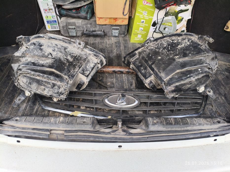 Фара приора  левый правый ,решетка , комплект