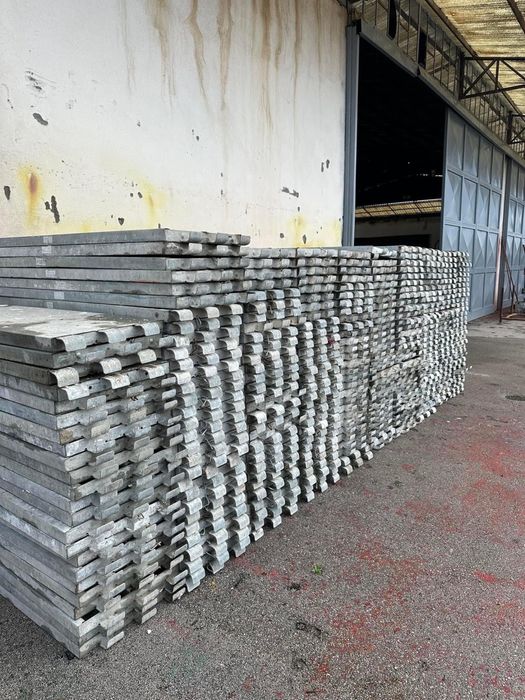 Поцинковани пътеки / талпи за италианско рамково скеле