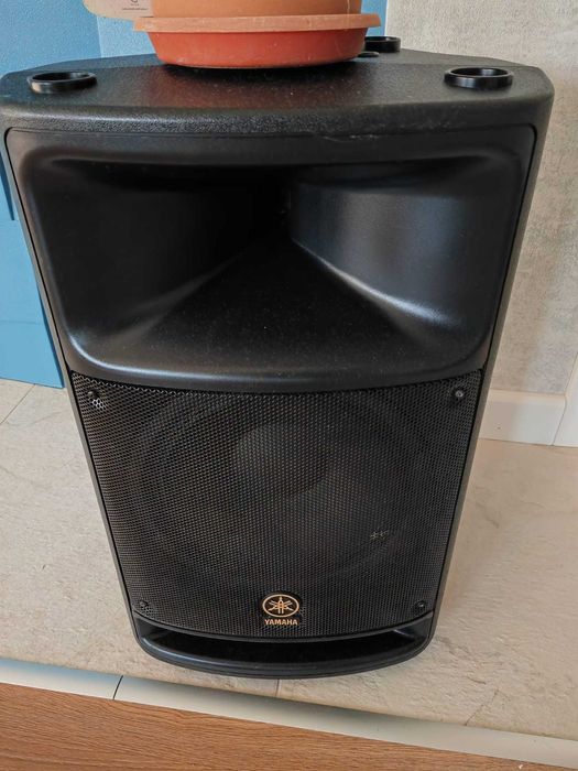 2 boxe Yamaha MSR-400+ mixer si cabluri incluse