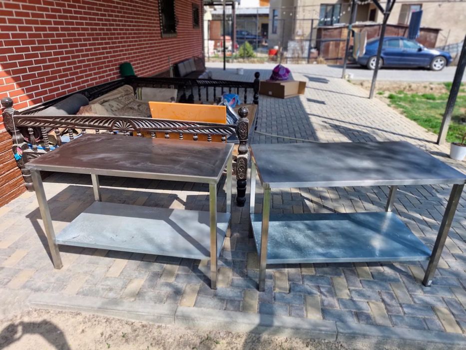 Металлический стол