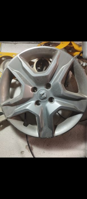 Продам на Рено колпаки