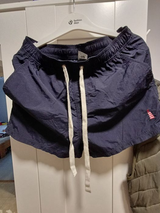 Vând Bermude Pull&Bear cu plasa la interior ptr baie mărimea M