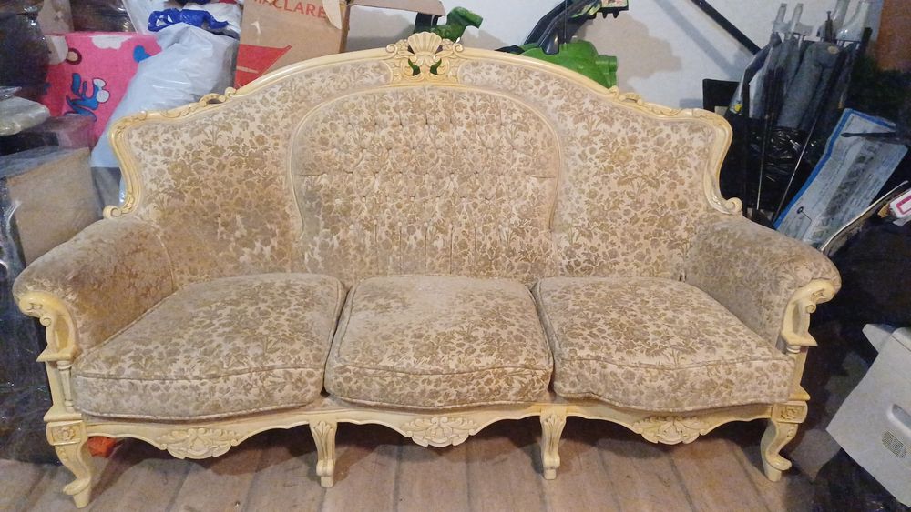 Холна гарнитура  с дърворезба