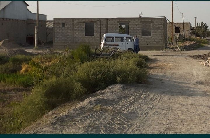 Продаётся  недостроенный участок