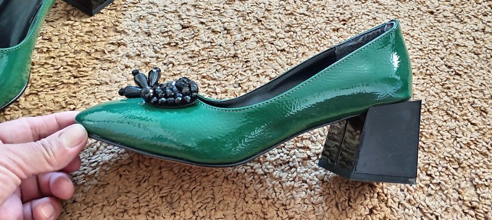 Продам туфли лакированные. Размер 38