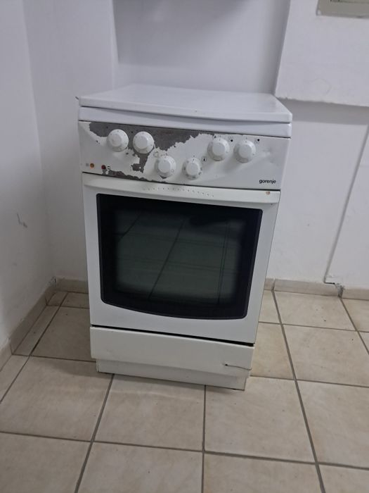 Электроплита с духовкой