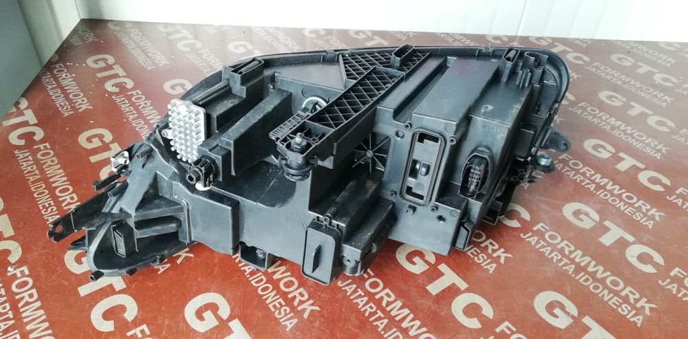 2 броя десен фар VW Tiguan 2020-