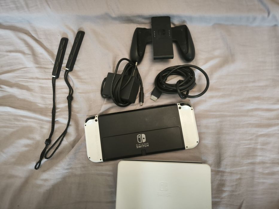 Nintendo switch oled  бял