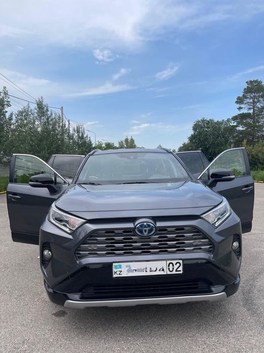 Toyota RAV 4 гибрид . 2021