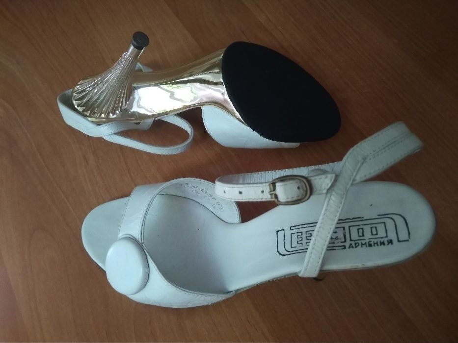 Босоножки натуральная кожа белые