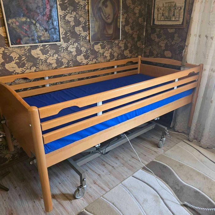електрическо болнично легло