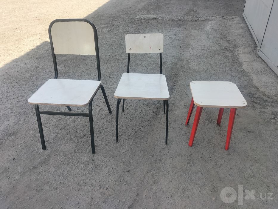 Продается стулья и табуретка.