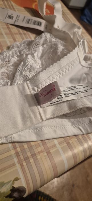 Sutien Triumph alb nou cu etichetă