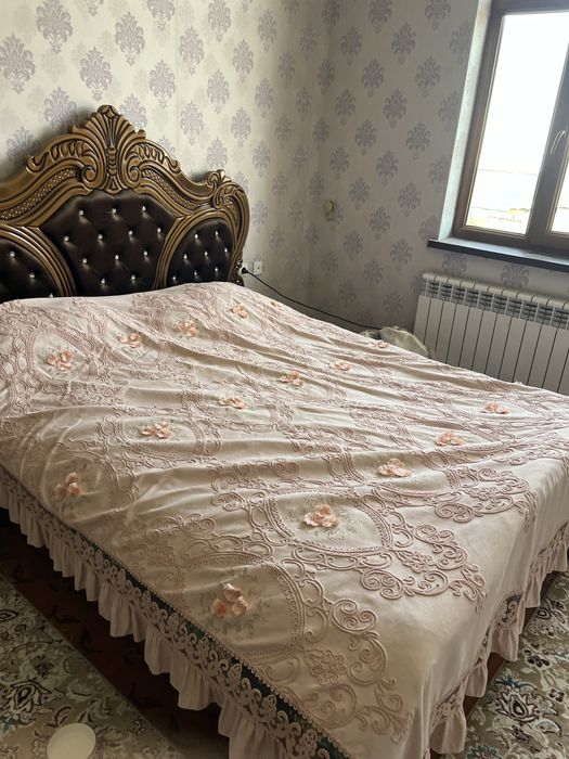 Spalniy divan sotiladi
