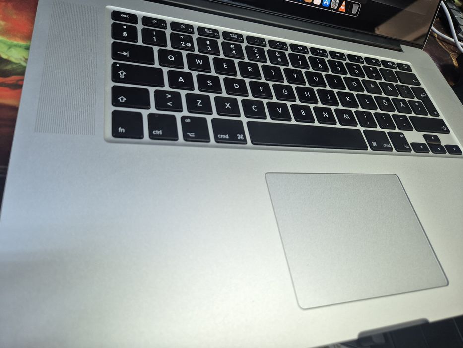 Macbook Pro  11.4 , i7 , 16GB Ram / 256GB , 15,4 INCH