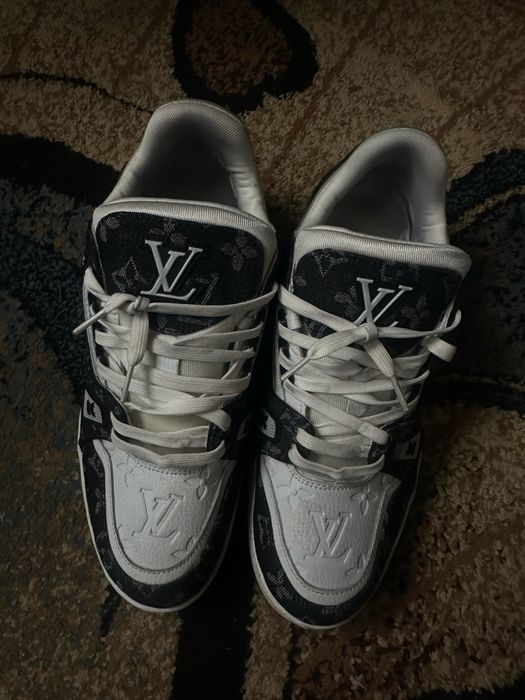 LV Trainers 44 black and white