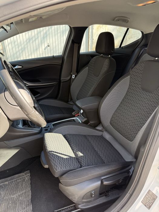 Opel Astra 1.5 diesel, an 2021