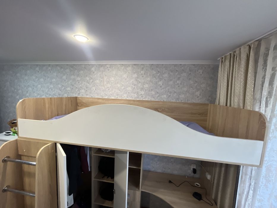 Продатся кровать со шкафами и столом