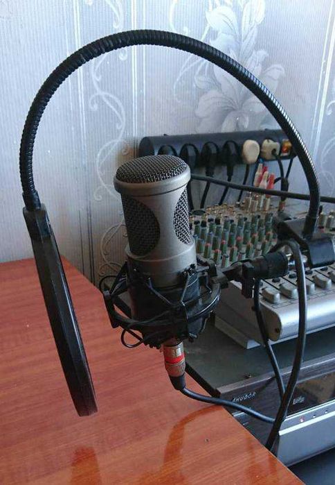 Студийный микрофон Takstar SM-7B