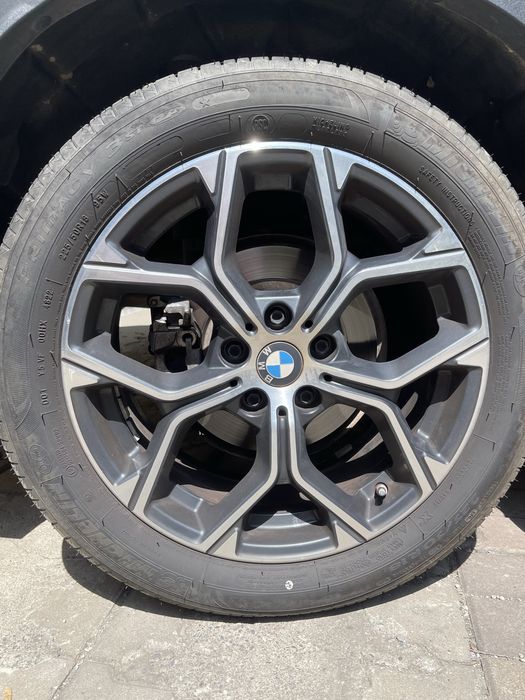 Машина BMW X1   . 2023 год .