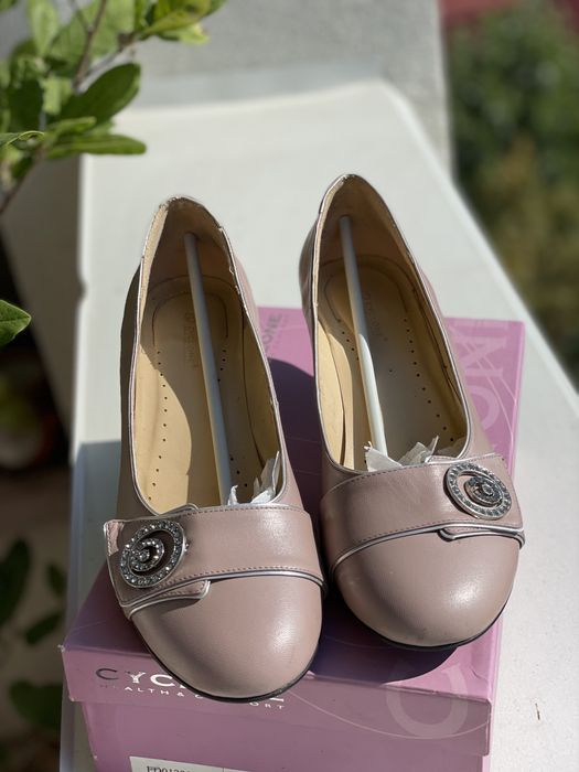 Pantofi din piele roz pudrat