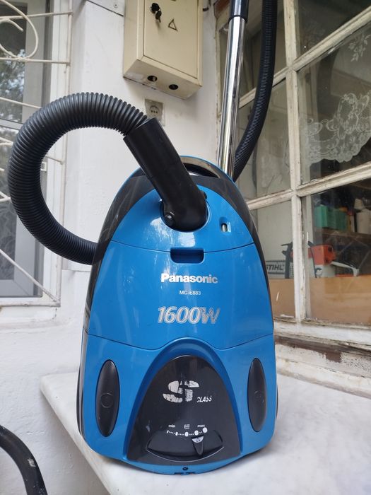 Пылесос Panasonic MC-E883, 1600W