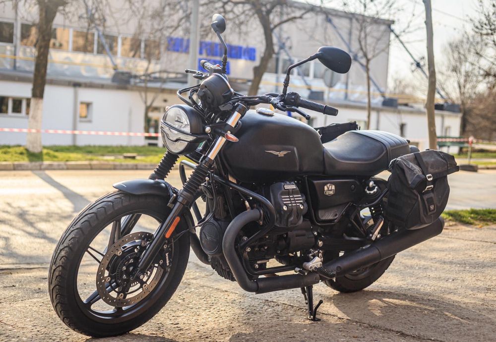 Moto Guzzi V7 Stone