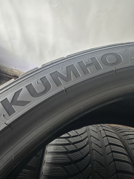 255/35/21  Kumho dot23