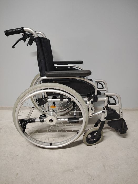 Scaun cu rotile/Carucior rulant pentru persoane cu handicap141