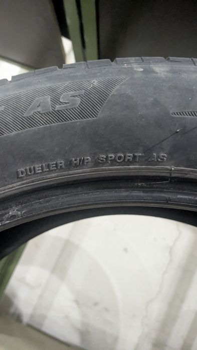 Резина Bridgestone размером 245/50/20