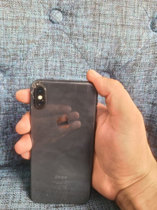 Продам IPhone x.