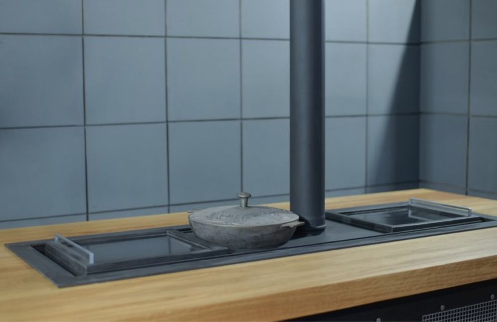 Masă interior / exterior cu grătar “Gentlemen’s Grill”