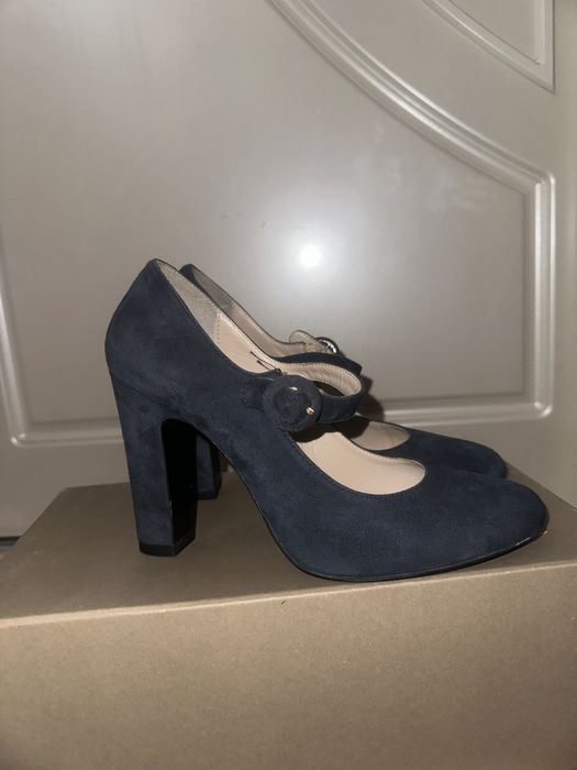 Туфли на средних каблуках