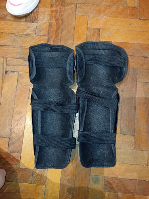 Защитни наколенки Fox