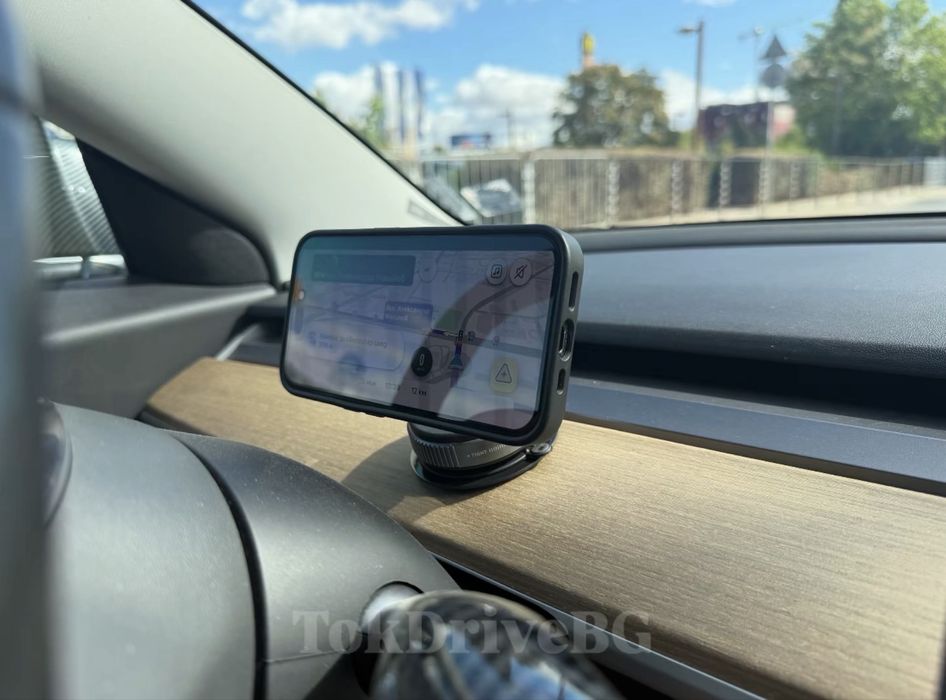Магнитна сгъваема 360° стойка за телефон за Tesla Model 3/Y