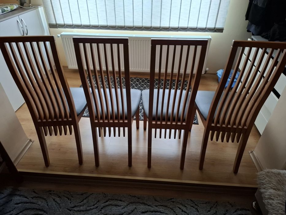 Кръгла маса разтегателна 110-140см  с четири стола