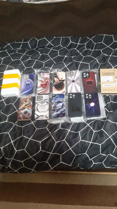 Продавам кеисове и предпазни стъкла за Аифон 15про макс и 16 промакс