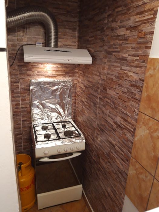 Închiriez garsoniera