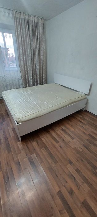 Продаю двуспальную кровать