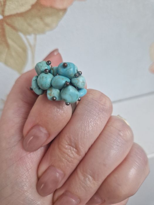 Продам кольцо с натуральными комнями