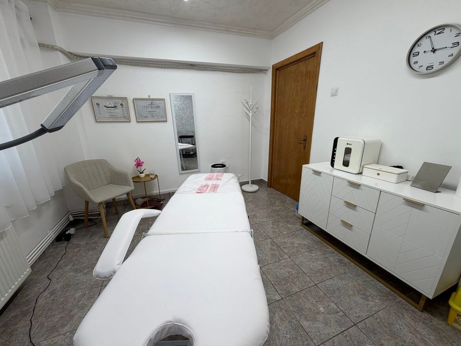 Inchiriez camera in salon in Ramnicu Valcea