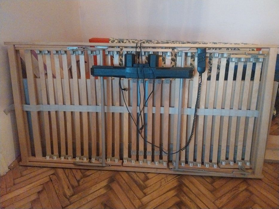 De VÂNZARE pat cu telecomanda, saltea și perina medicale