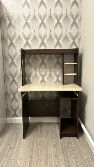 Срочно продается компьютерный стол вместе с кресло